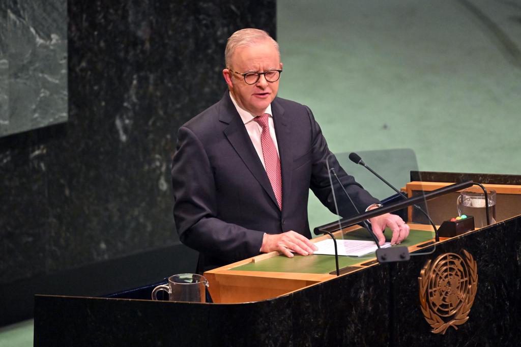 Albanese reclama ante la ONU «salvaguardas» para la IA tras la infiltración en Australia