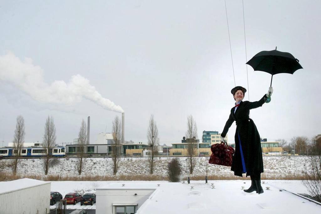 ‘Mary Poppins’ regresará con una serie de acción real más fiel a los libros