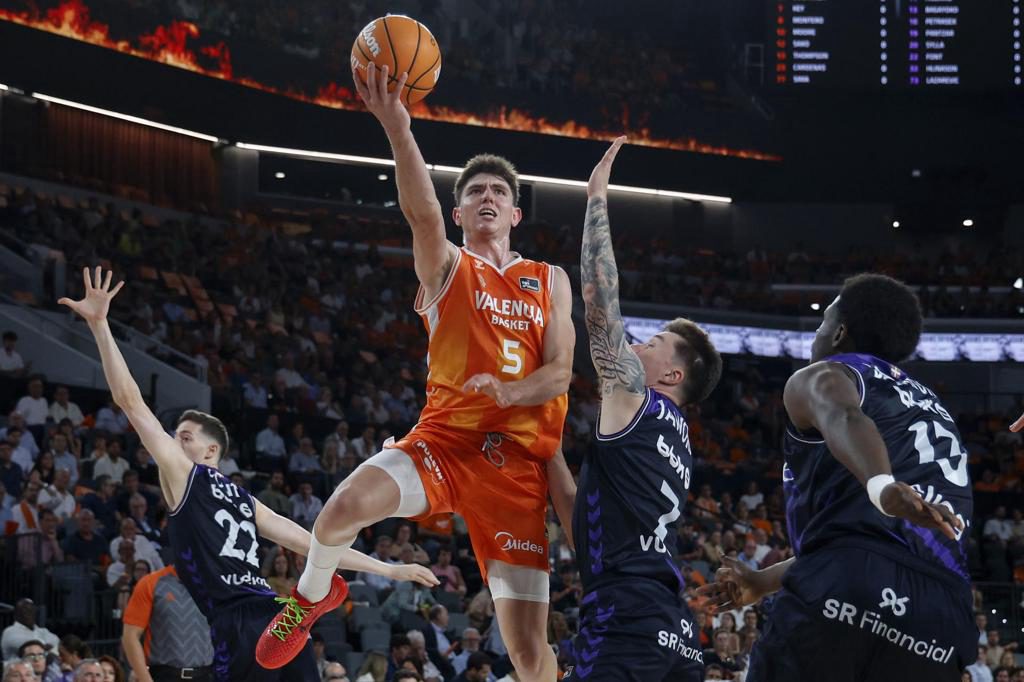 Aldama arropa a De Larrea en su salto a la NBA con los Mavericks