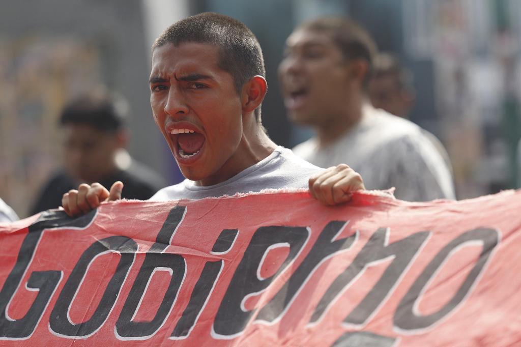 Padres de Ayotzinapa protestan en Supremo tras 12 años de desaparición de los 43 alumnos