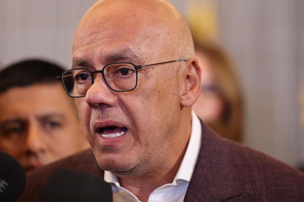 El jefe negociador del chavismo niega que el Gobierno impida el regreso de María Corina Machado