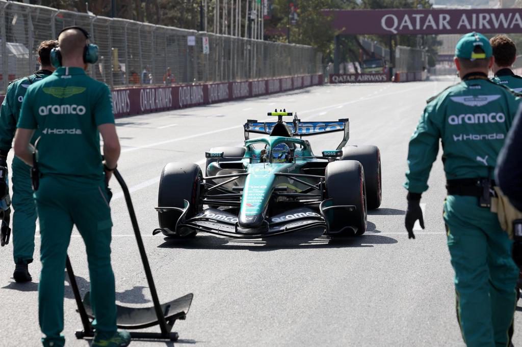 Alonso abandona en Baku