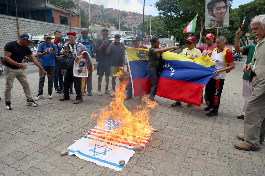 Chavistas protestan contra el «tutelaje» e intervencionismo de EE.UU. en Venezuela