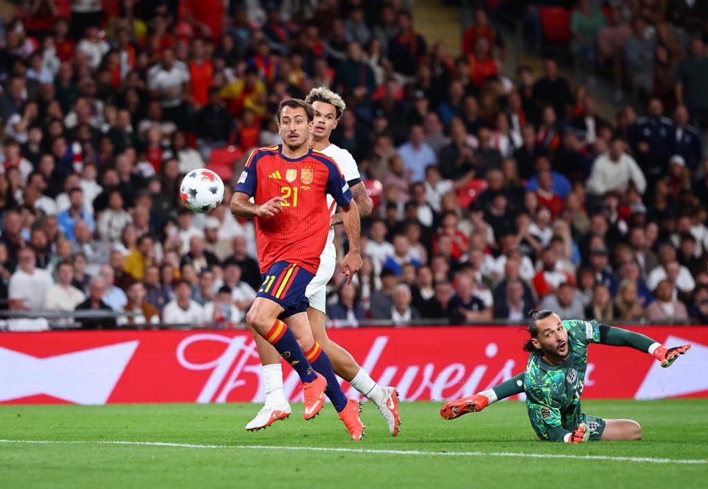 2-3. España ejerce de campeona del mundo