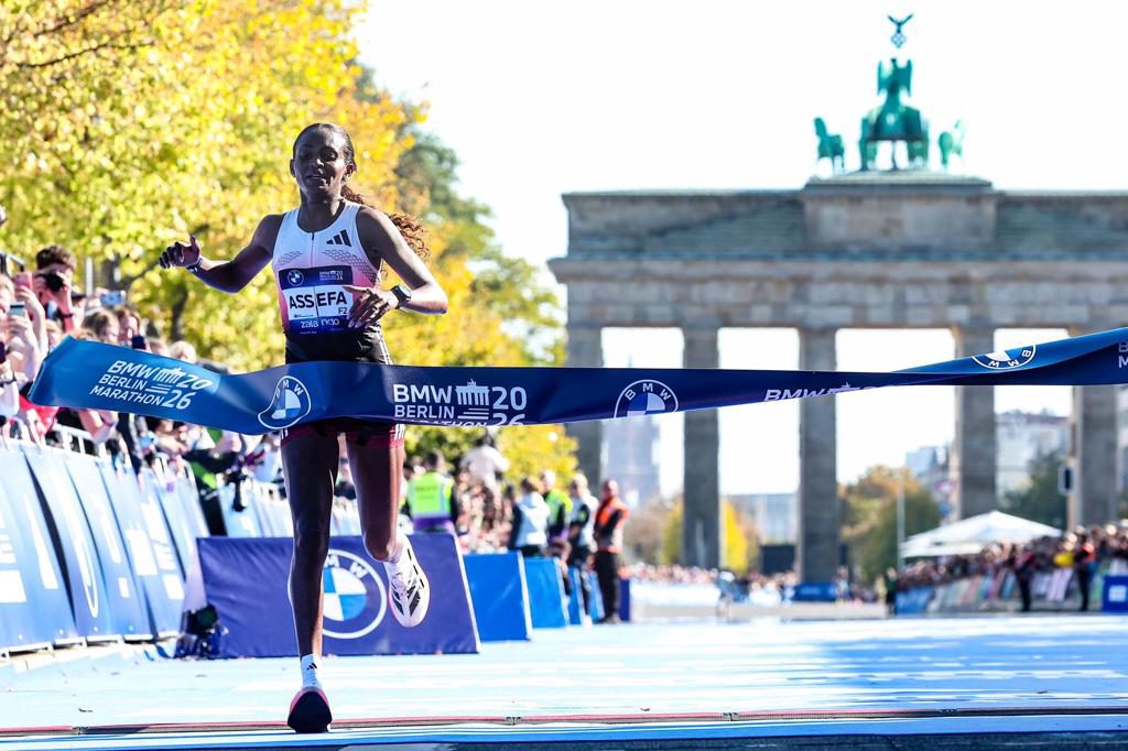 Guye Adola y Tigst Assefa, dominio etíope en el maratón de Berlín