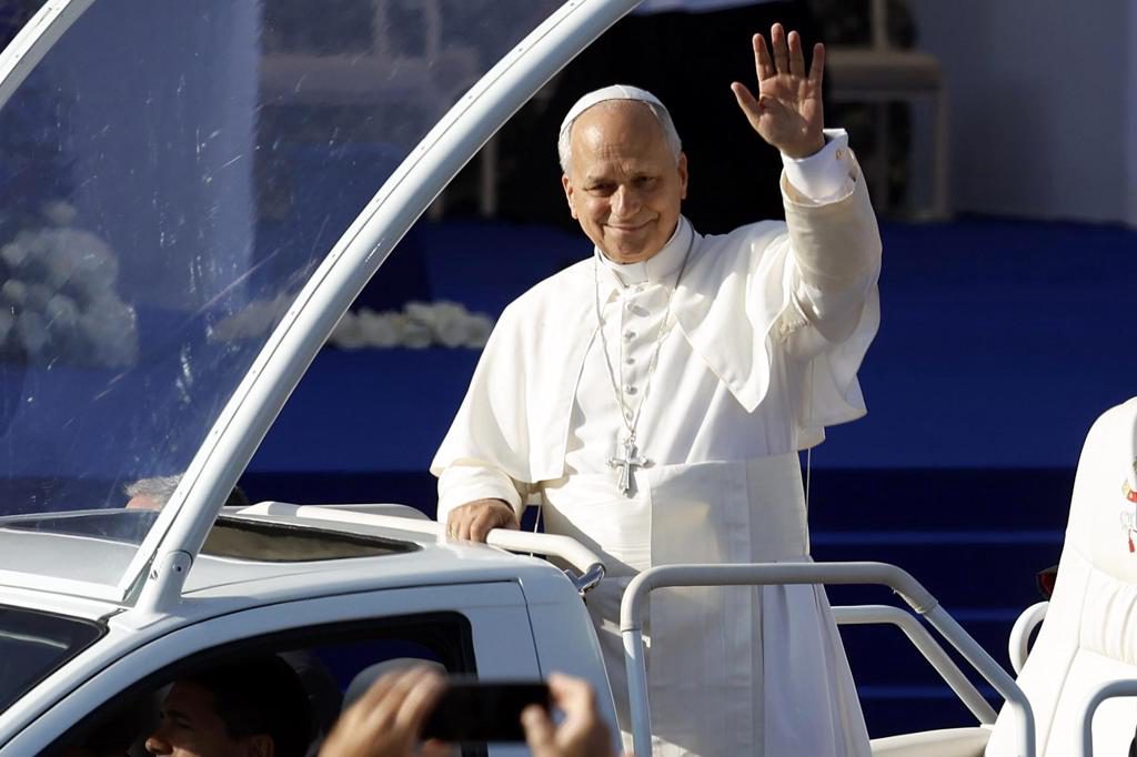 El papa pide penitencia «por un mundo que va mal» en misa multitudinaria en Lourdes