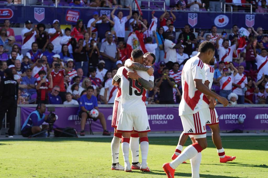 La selección de Perú, de Mano Menezes, busca mejorar ante México, de Rafa Márquez