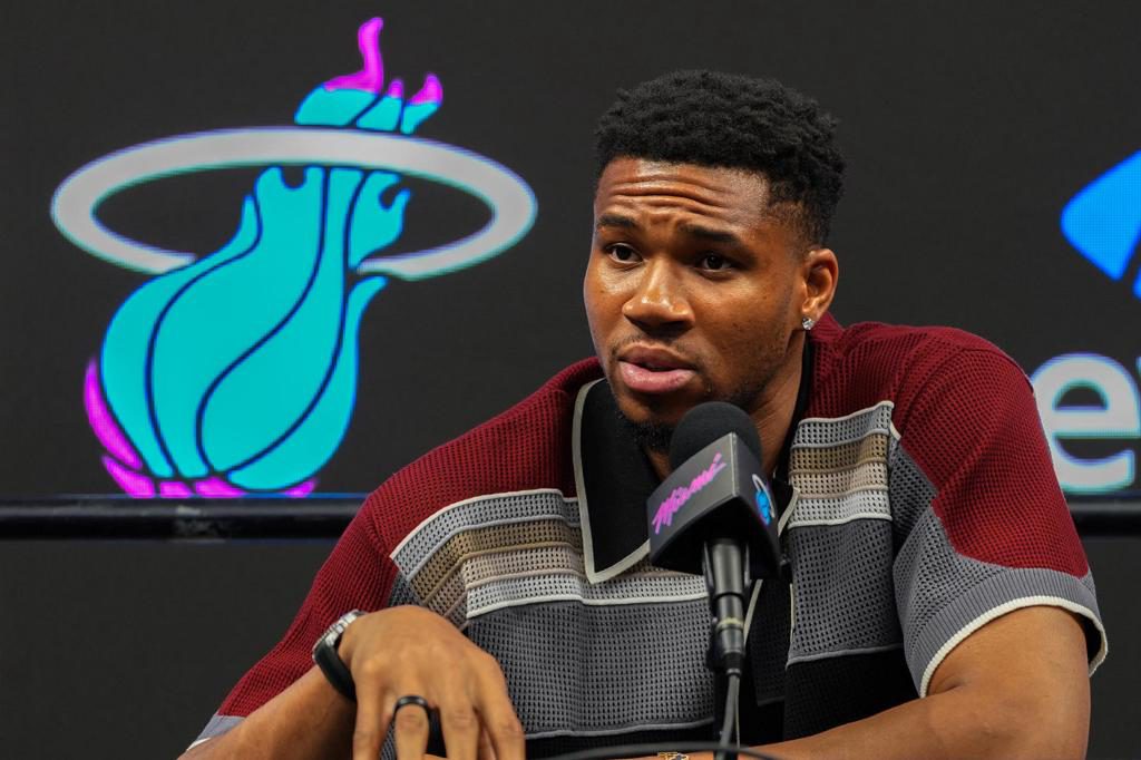 Antetokounmpo reconoce que tiene miedo de las iguanas de Miami