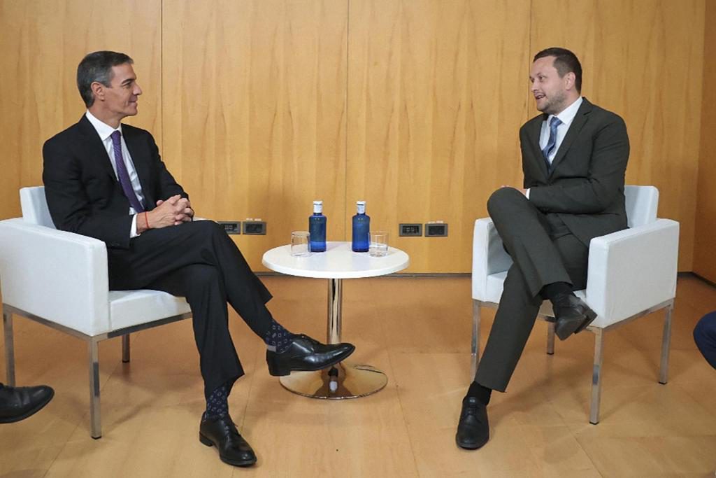 Sánchez aborda con el primer ministro de Groenlandia la cooperación internacional