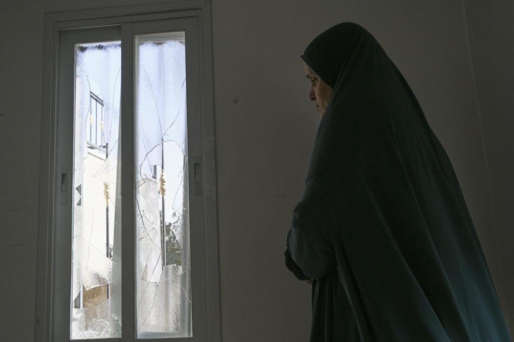 Más de 100 colonos asaltan e incendian una aldea palestina y se enfrentan al Ejército israelí