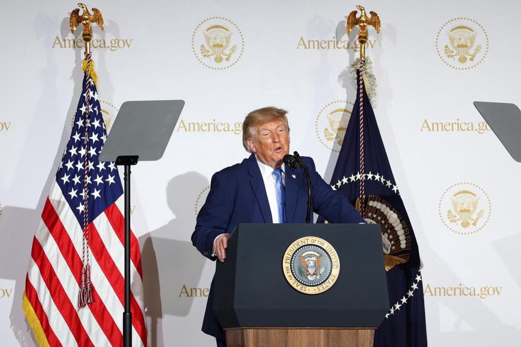 Trump defiende el avance de la IA y presenta portal para trámites que usa esta tecnología