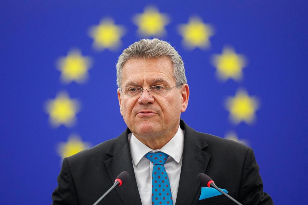 Pekín promete «responder con firmeza» si la UE aplica nuevas medidas contra comercio chino