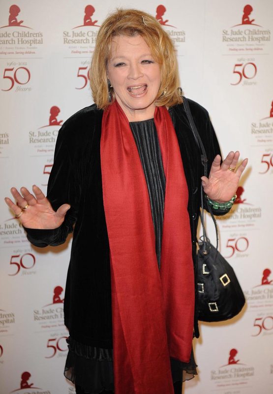La actriz Angie Dickson cumple 95 años