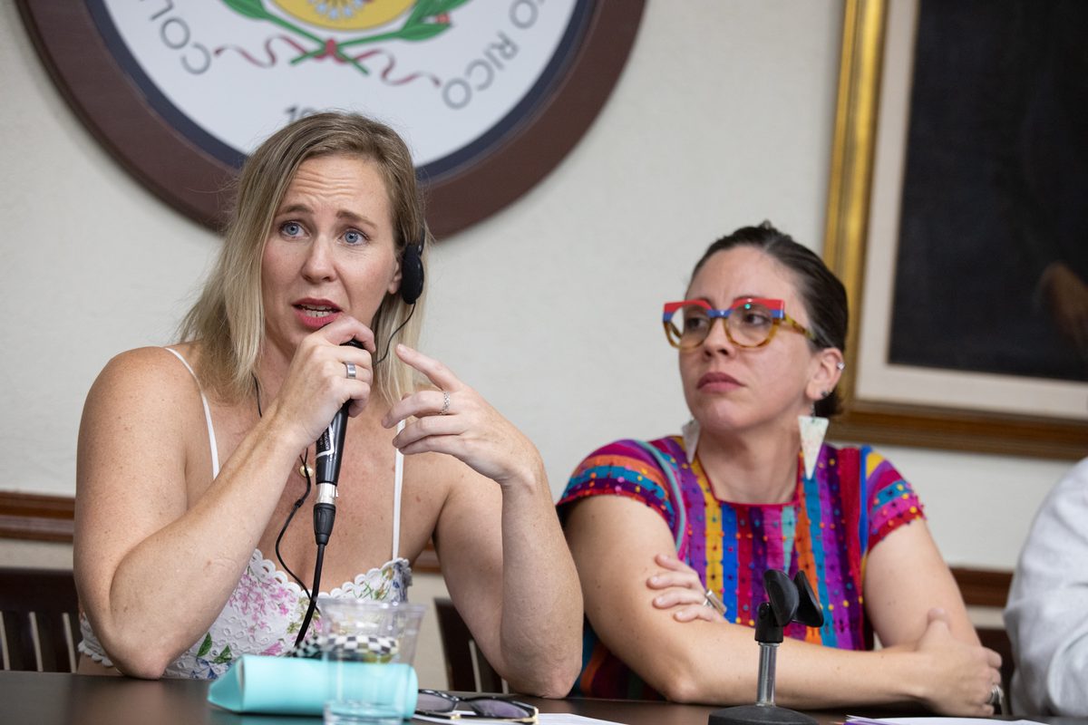 Eva Buzo nadará 40 km entre Rincón y Cabo Rojo en protesta contra Esencia