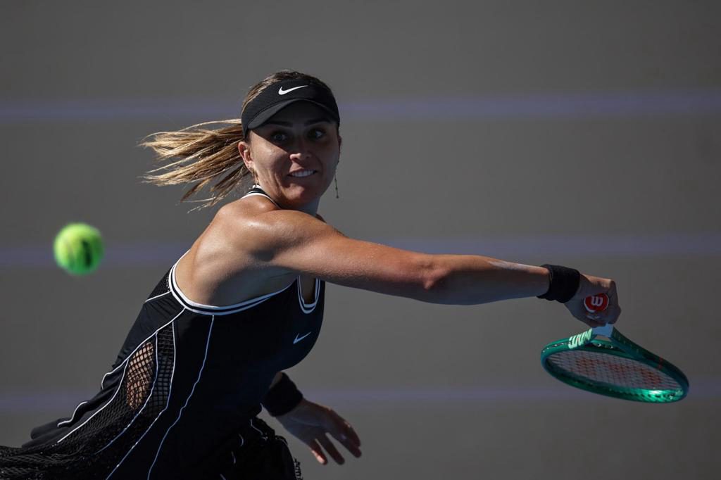 Badosa remonta ante Kasatkina un partido con dieciséis roturas de saque y avanza en Pekín