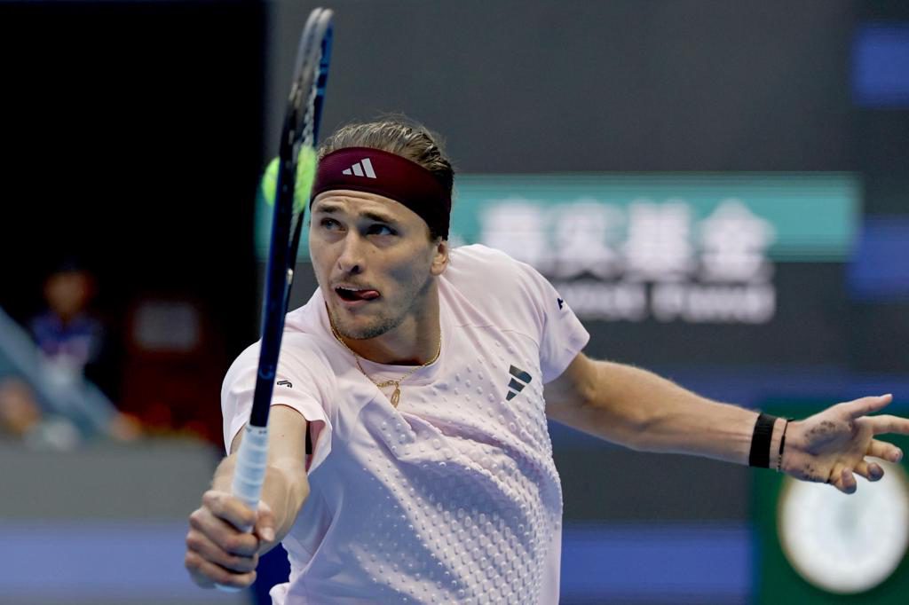 Zverev salva una bola de set y sella con quince ‘aces’ su estreno en Pekín