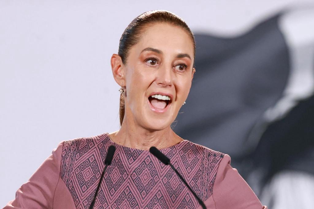 Sheinbaum subraya que expresidente López Obrador sigue haciendo política con sus libros