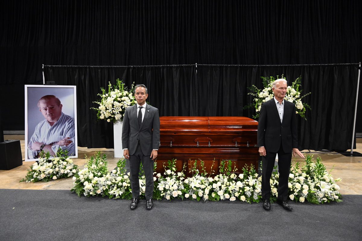 “Honramos su palabra y cumplimos el deber”: Ramón Luis Rivera Cruz despide a su padre y mentor