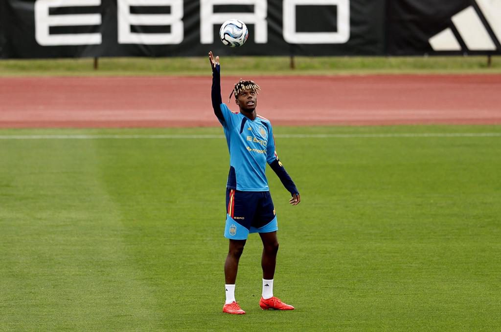 Nico Williams causa baja en la concentración de la selección española