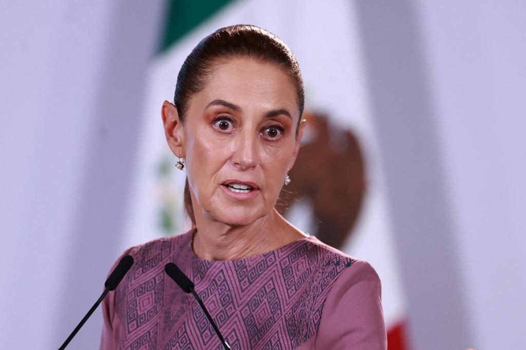 La presidenta Sheinbaum critica vandalización de estatua del expresidente Felipe Calderón