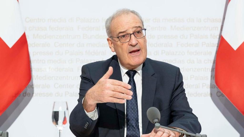 El presidente de Suiza, Guy Parmelin, anuncia su dimisión