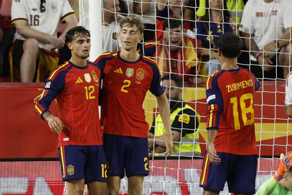Una España lanzada y con Espí de novedad para lograr el trío de victorias ante los checos