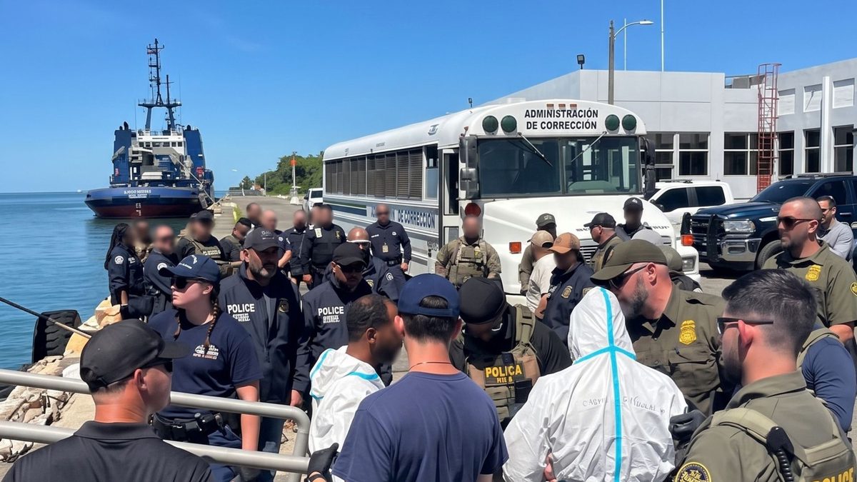 Guardia Costera suspende búsqueda en el canal de la Mona tras rescate de 49 sobrevivientes