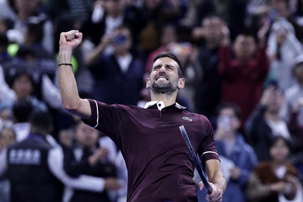 Djokovic iguala el récord de Nadal y Sabalenka despide a Zarazúa en Pekín