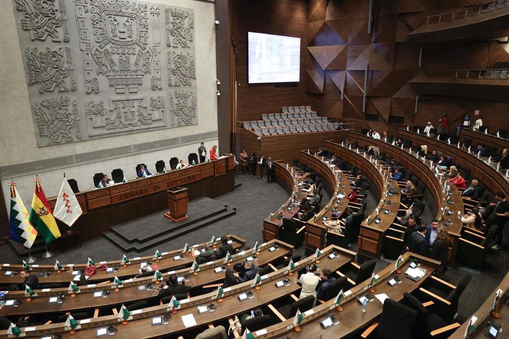 Parlamento de Bolivia discute caso de fiscal general acusado de encubrir al narcotráfico