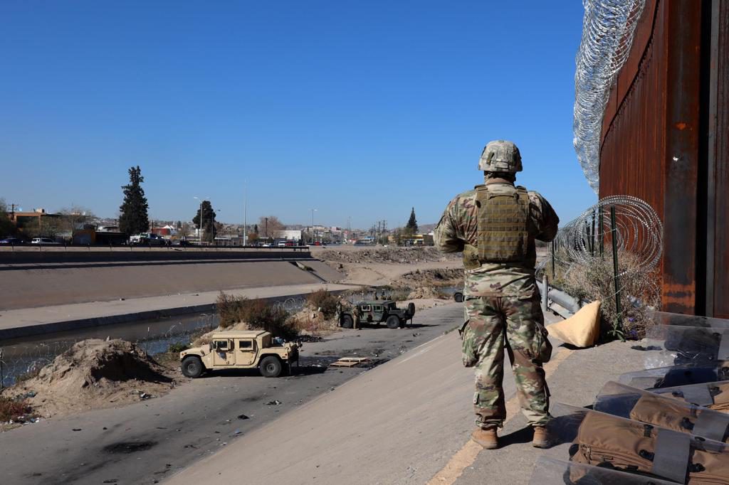 México dice que despliegue militar de EE.UU. en frontera es parte de «operaciones espejo»