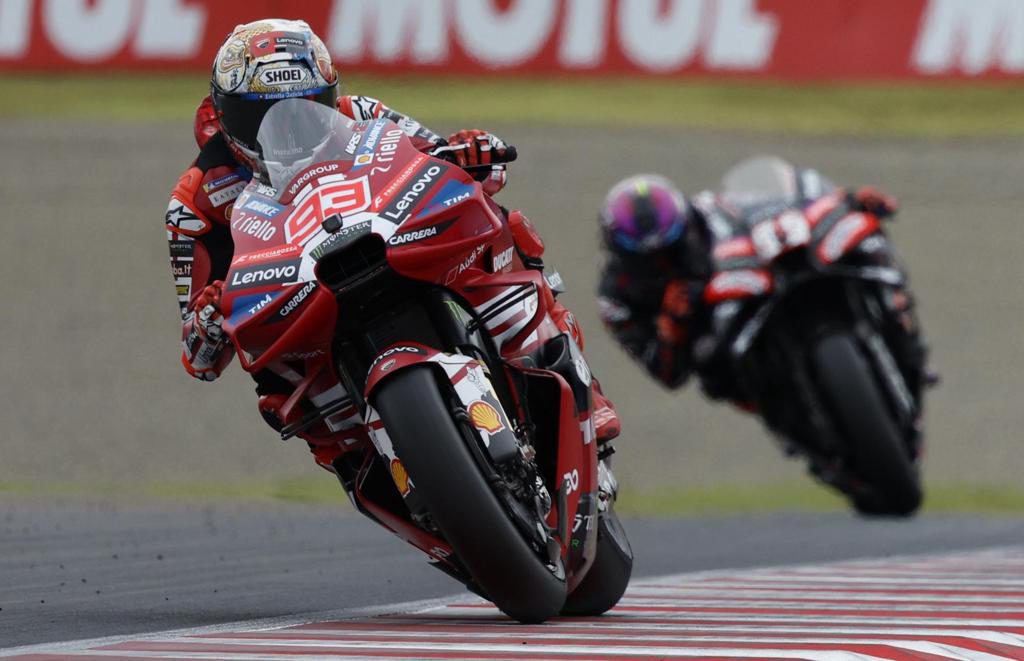 Marc Márquez suma su quinto ‘pleno’ de la temporada y se acerca a dos puntos del líder