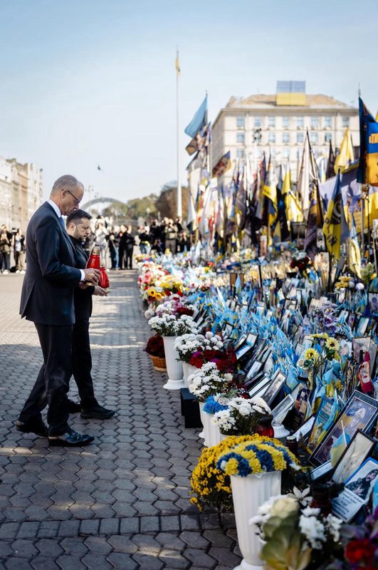 Merz pide a Putin en Kiev que pare su «guerra sin sentido»