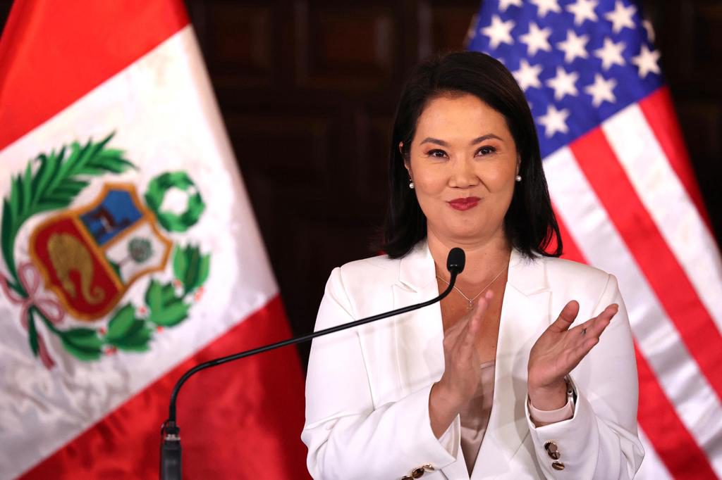 Fujimori llama a un sufragio consciente tras votar en las elecciones regionales y municipales