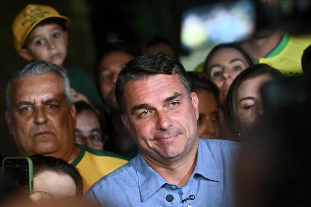 El avance de Flávio Bolsonaro y el retroceso de Lula en la primera vuelta de las elecciones en Brasil