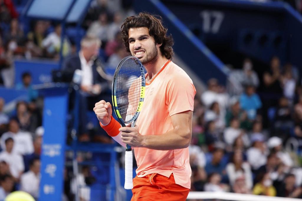 Alcaraz remonta un set en contra ante Munar y pasa a la final del torneo de Tokio