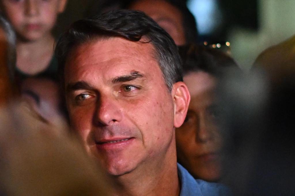 El partido de Flávio Bolsonaro buscará apoyo de otras fuerzas de derecha en segunda vuelta