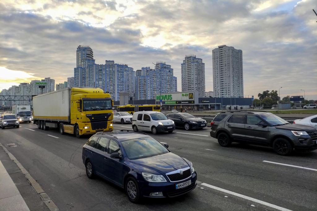 Caos, atascos y nuevos peligros: Kiev se adapta a la campaña rusa contra sus puentes