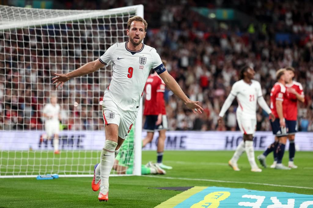 3-0. Kane celebra su récord de partidos con doblete