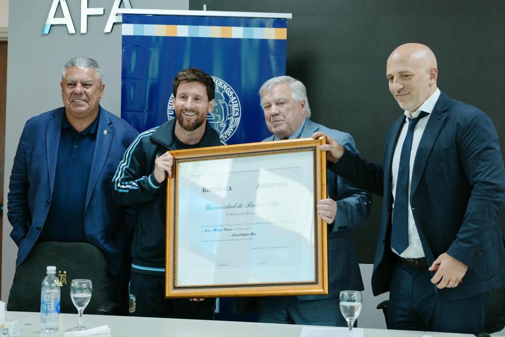 Messi recibe doctorado honoris causa de Universidad de Buenos Aires: «Nunca imaginé esto»