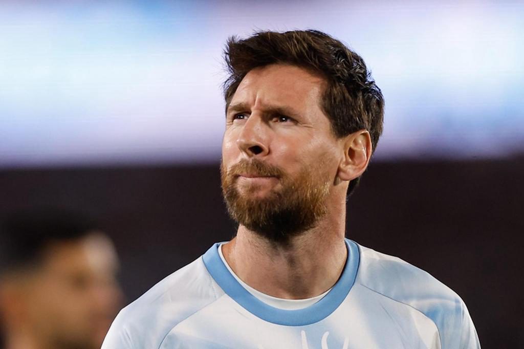 Clubes argentinos saludan a Messi por su último partido en la selección nacional