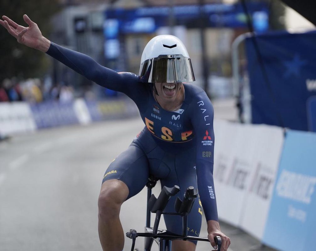 Héctor Álvarez cierra su pleno de medallas internacionales con el oro contrarreloj sub-23