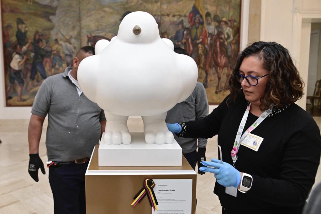 La ‘Paloma de la paz’ de Botero será intervenida tras sufrir un accidente en Bogotá