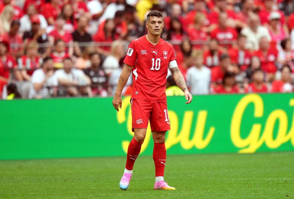 Xhaka es multado en Suiza por falsificar un certificado covid, aunque eludirá el pago