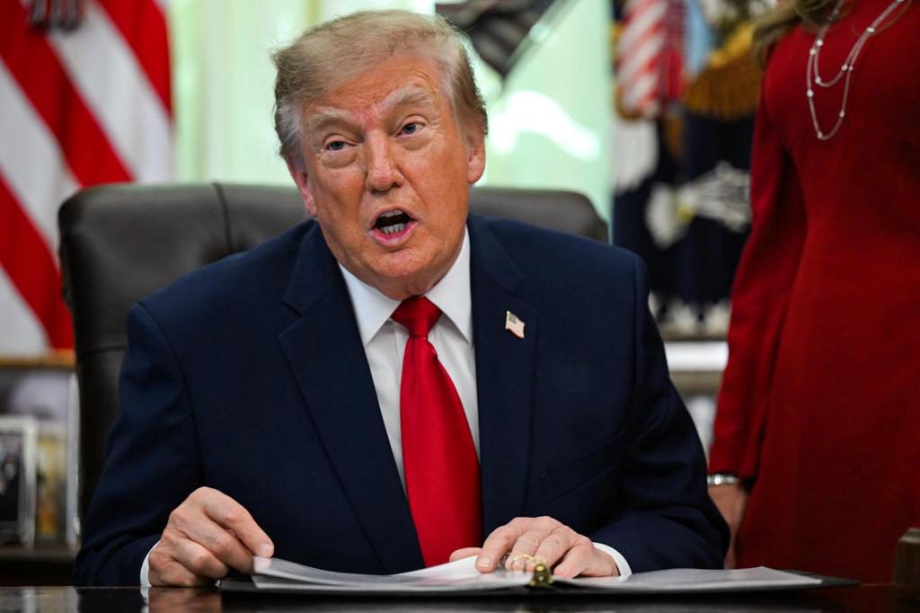 Trump tilda de «enemigo» a quien diga ‘inteligencia artificial’ en vez ‘superinteligencia’