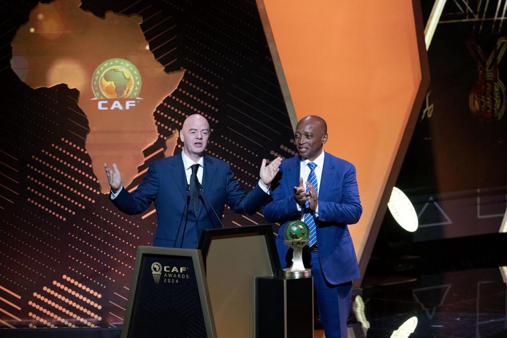 El fútbol africano muestra su apoyo a Infantino