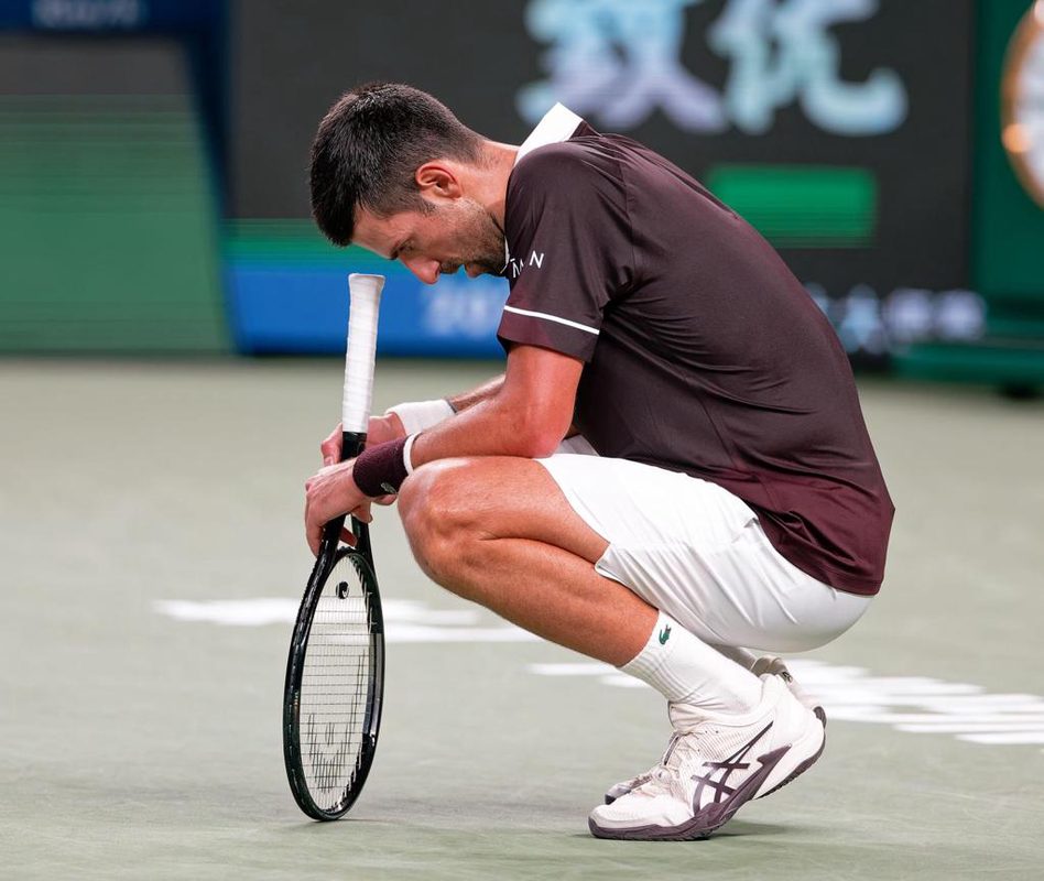 Djokovic cae ante Hurkacz en su debut en Shanghái tras ganar el Abierto de Pekín