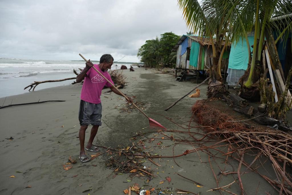 La Barra, el pueblo del Pacífico colombiano que retrocede frente al mar