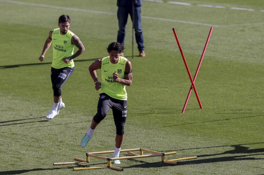 Mendoza y Obed Vargas, fuera de la convocatoria para Vitoria