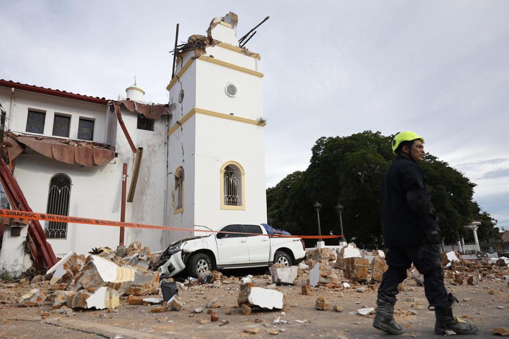 Un hotel y una iglesia colapsan en zona afectada por el terremoto de 7,7 en Panamá