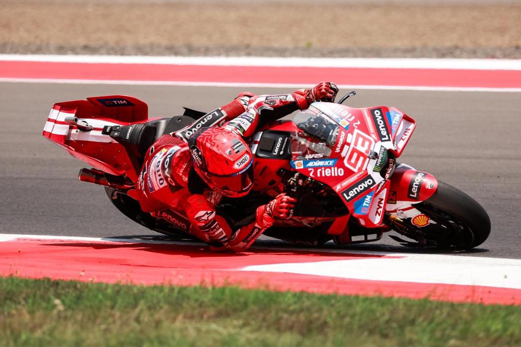 Marc Márquez vence por sorpresa la esprint; las ‘pole’ para Fernández, Guevara y Uriarte
